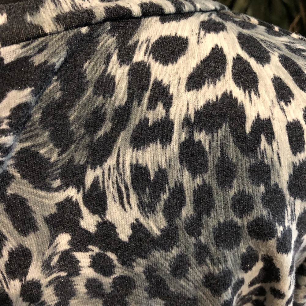 Leopard Print Lightweight T - Picture 4 of 5